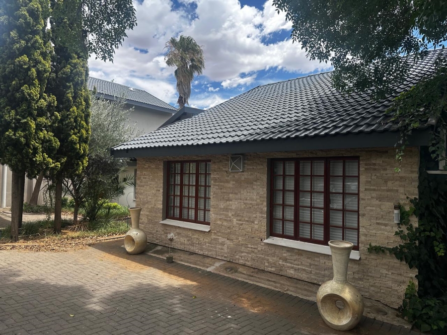 5 Bedroom Property for Sale in Heuwelsig Free State